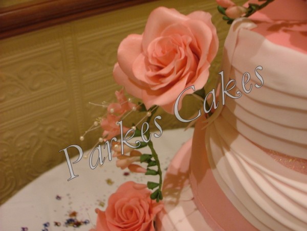 rose wed cake side close (600 x 452)